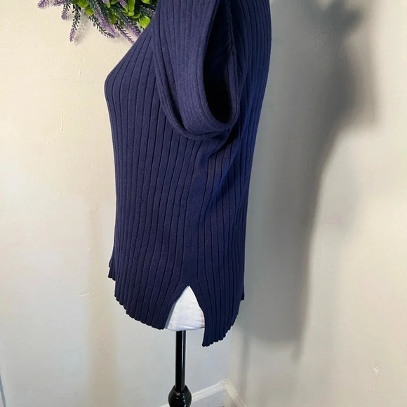 Zara long sleeve crewneck cableknit sweater navy blue, split seam on the sides. - Picture 3 of 8